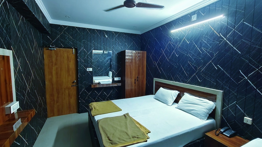 Hotel Govind Heights 24/40