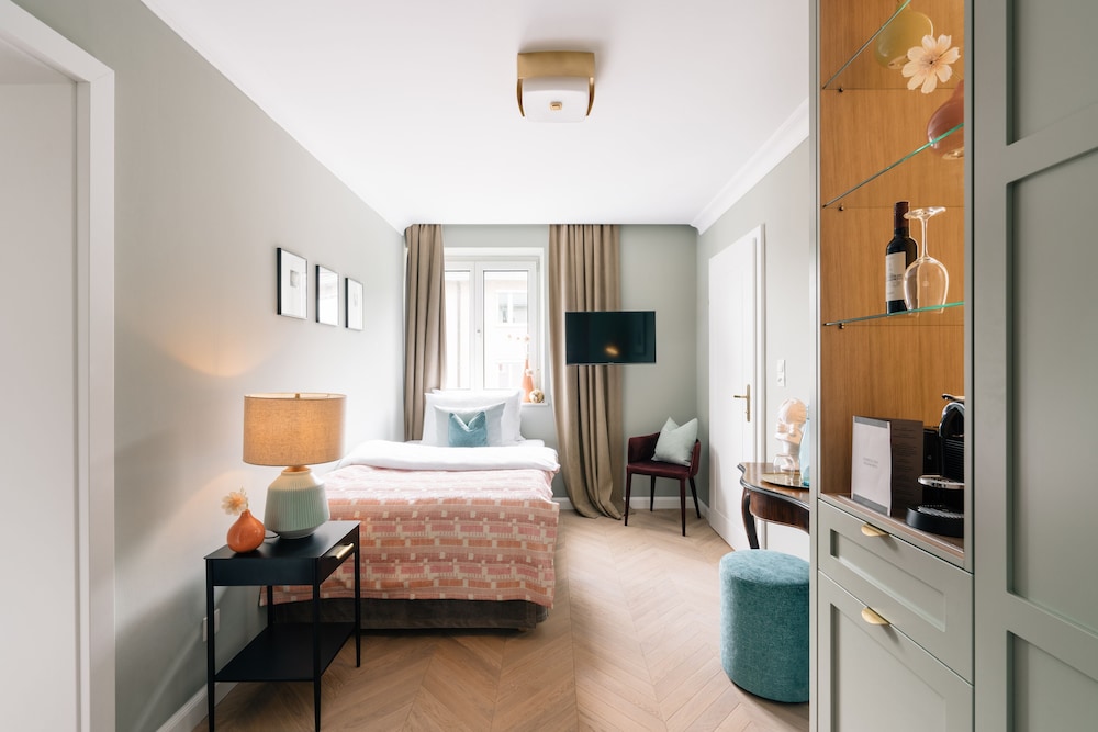HOTEL MOZART 35/70