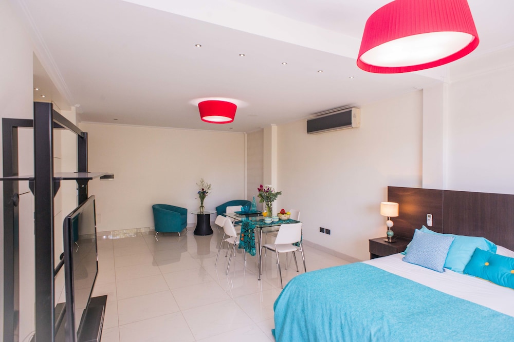 Soho Luxury Suites 17/99