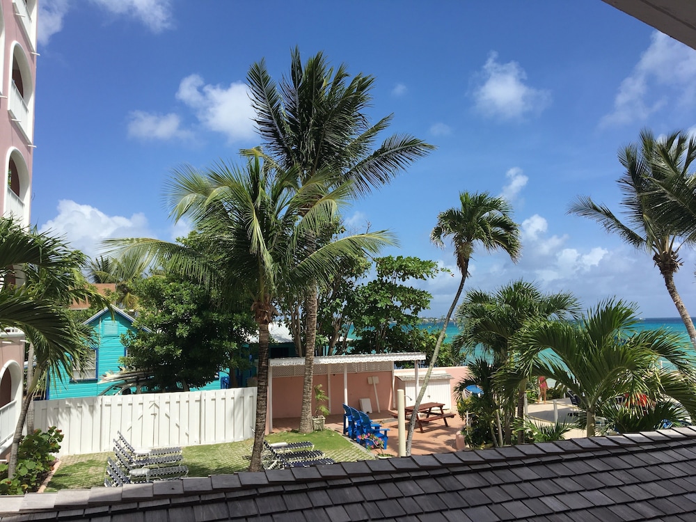 Butterfly Beach Hotel 60/75