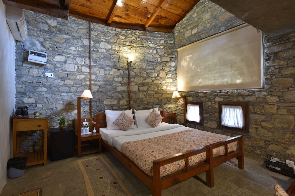 Tiaraa Monolith Lake Resort 4/44