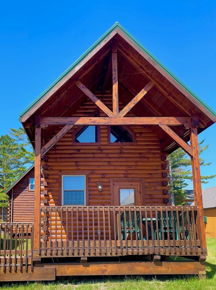 Cabins of Mackinaw 8/53