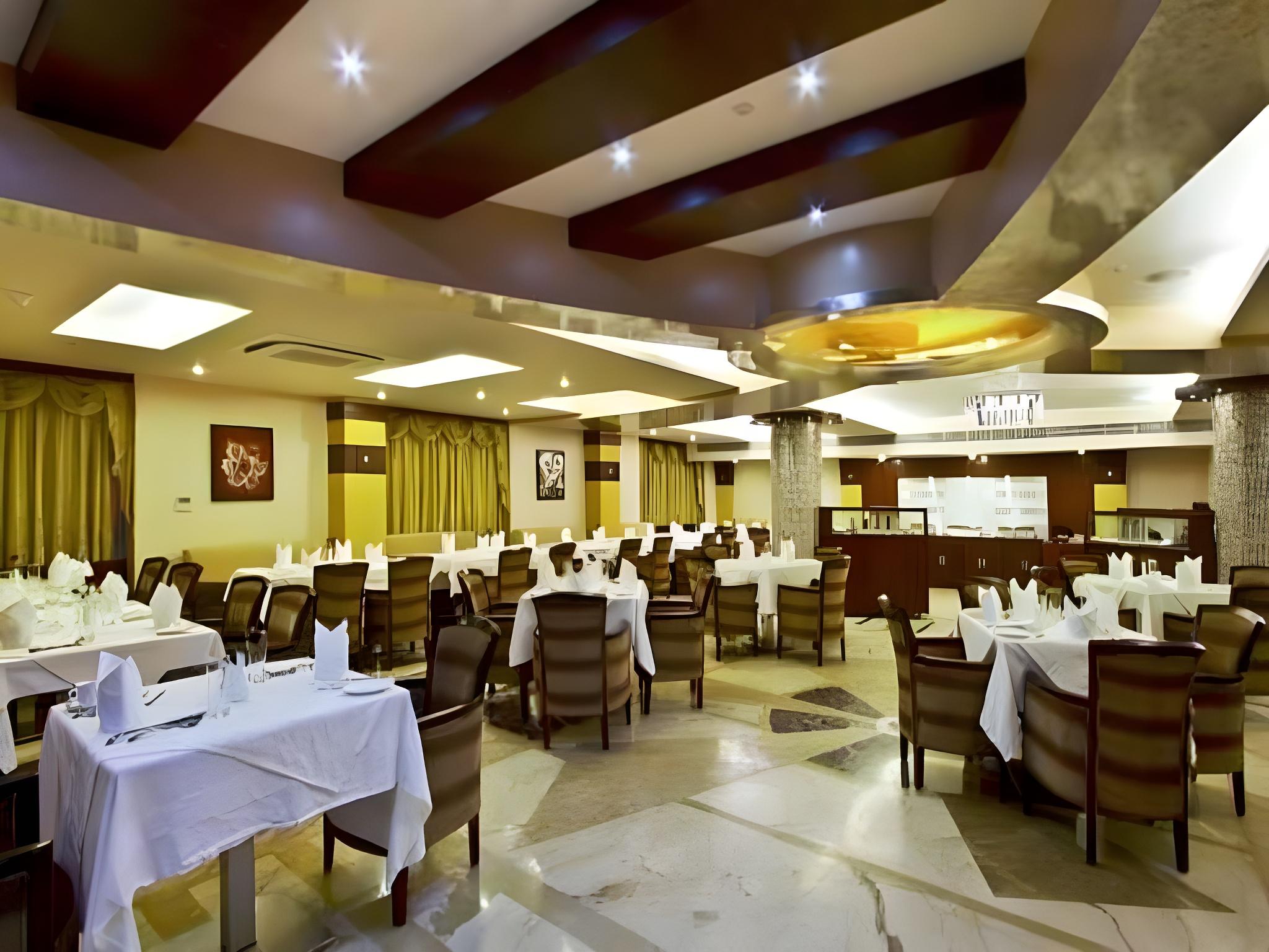 Hotel Gargee Grand 18/25