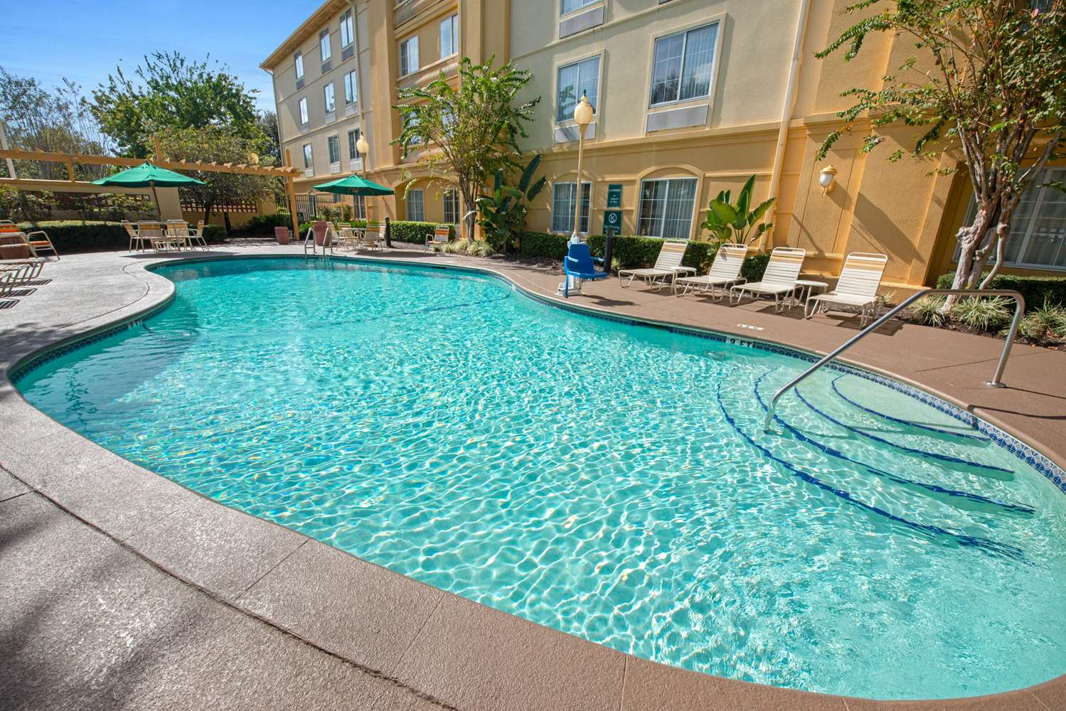 La Quinta Inn & Suites by Wyndham USF (Near Busch Gardens) 48/54
