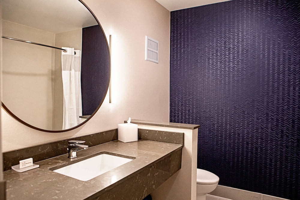 Fairfield Inn & Suites By Marriott Richmond Airport 12/48
