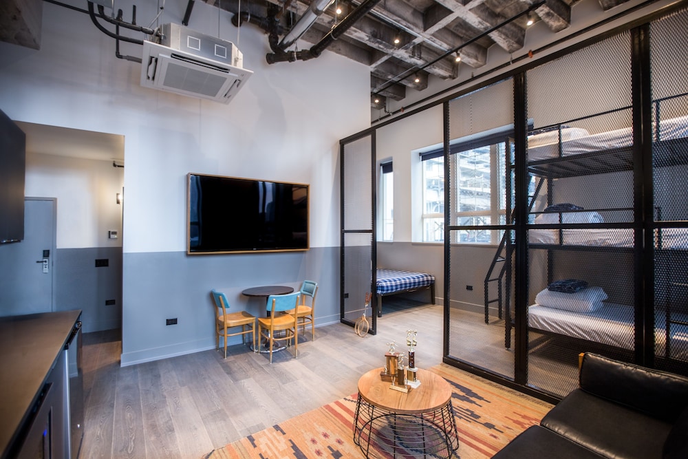 The Chicago Hotel Collection River North 54/60