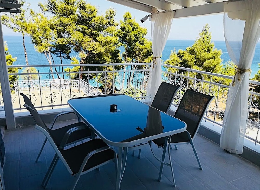 Aelia Sea View Studios 24/42