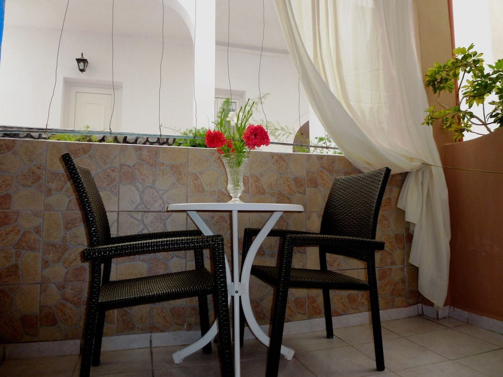 Atalos Suites 9/50