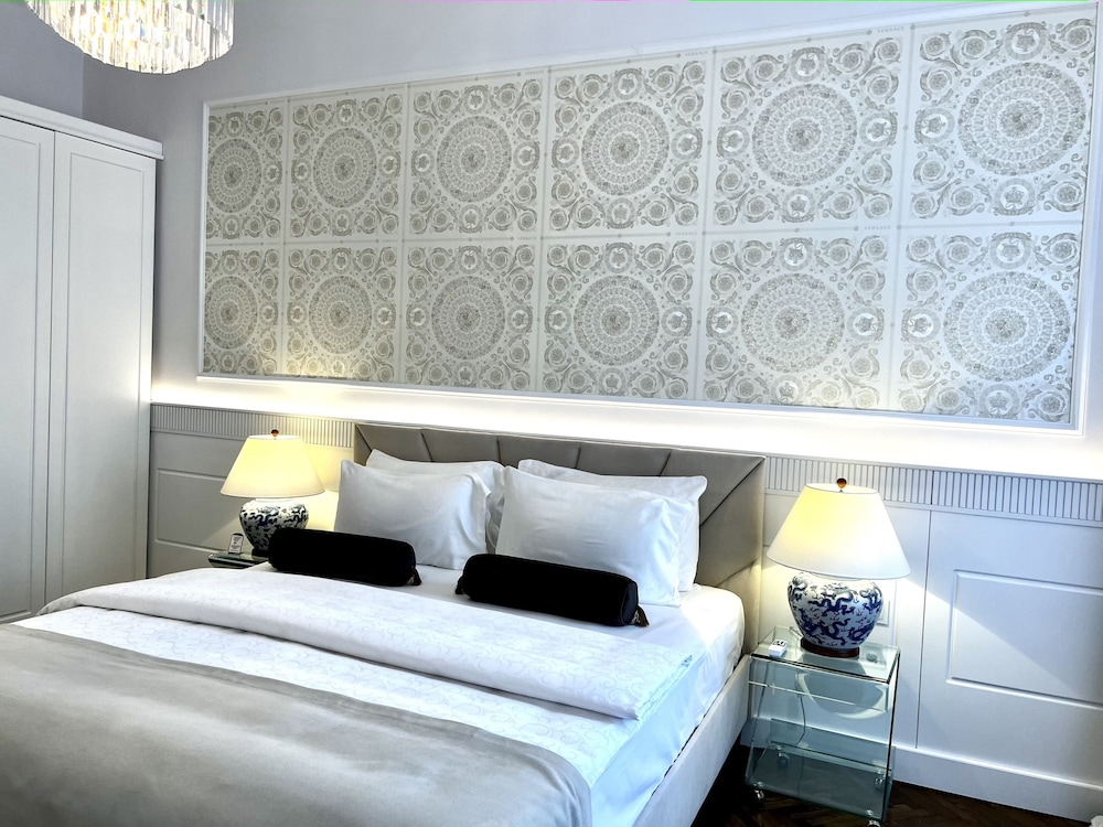 2 BEDROOMS, LUXURY, SUITE, OLD TOWN VIEW, 2 BATHROOMS