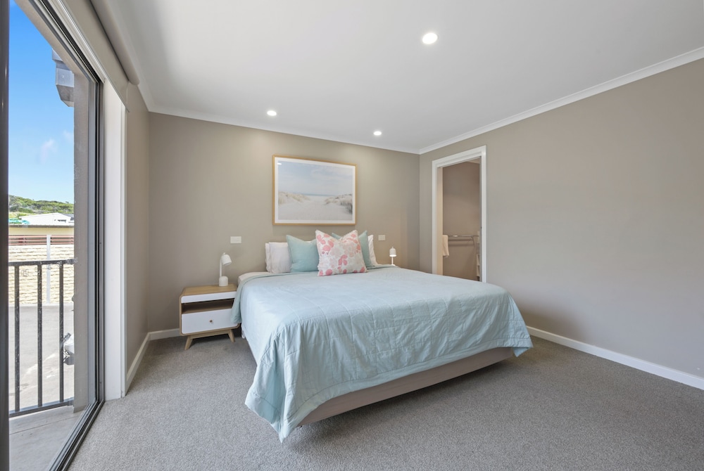 2 Bedrooms, Family, Villa, King and Queen Bed, Bay View, Sofa