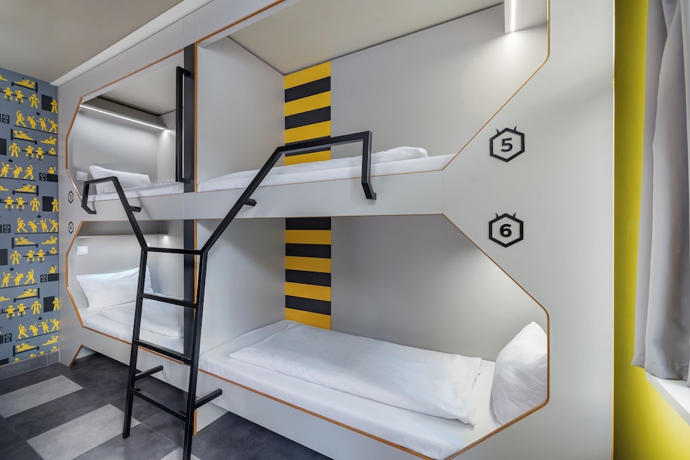 The Hive Party Hostel 41/65