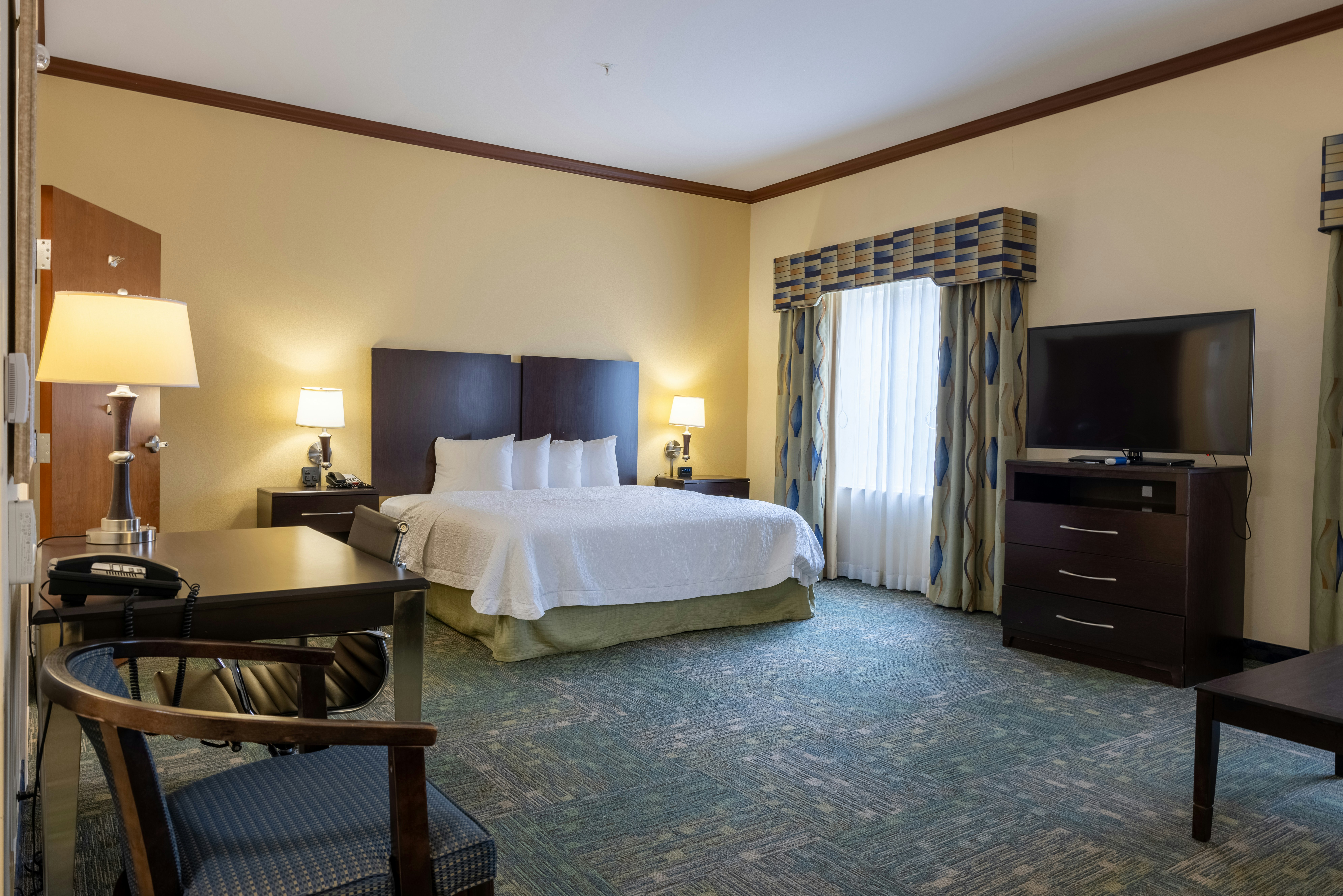 Suite, King Bed, Accessible