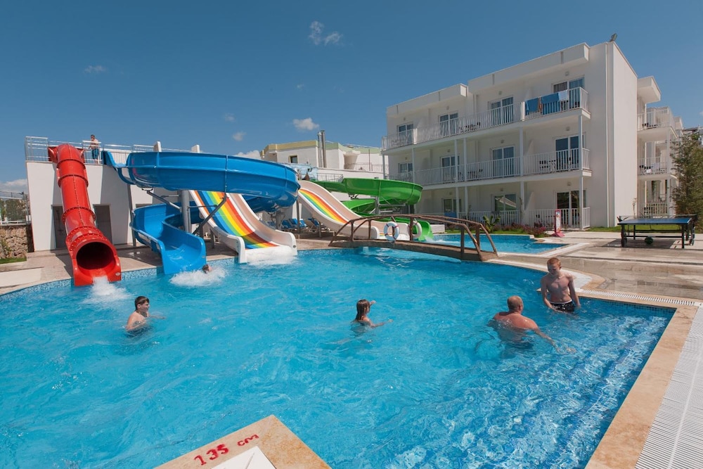 Bodrum Beach Resort 13/65