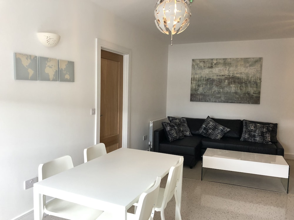 Eyre Square Townhouse 36/46