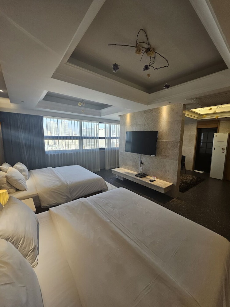 Bentley Hotel Chungjang 14/38