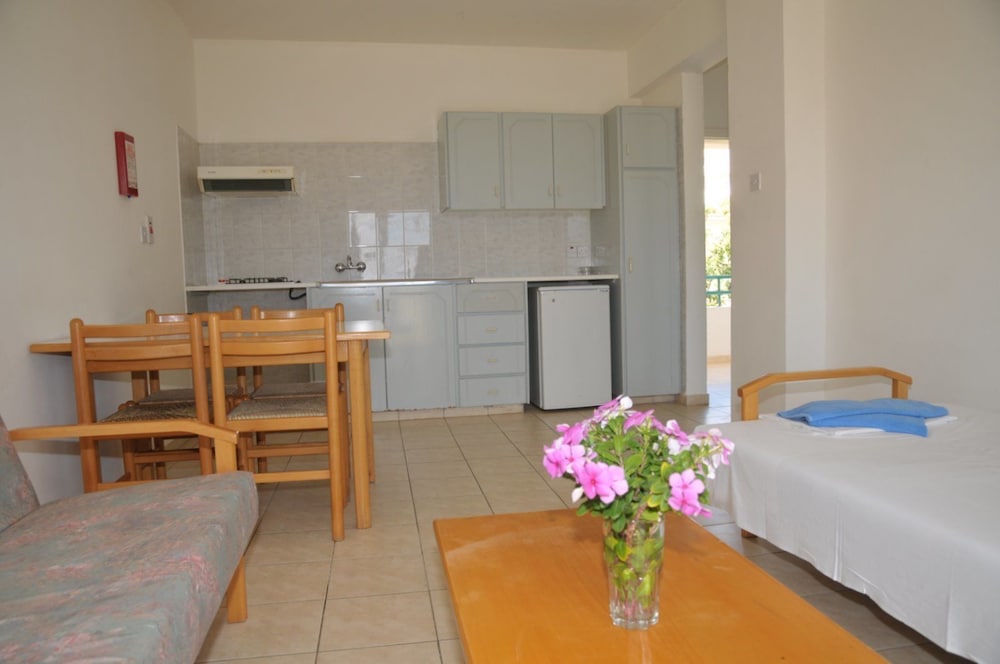 DebbieXenia Hotel Apartments 23/45