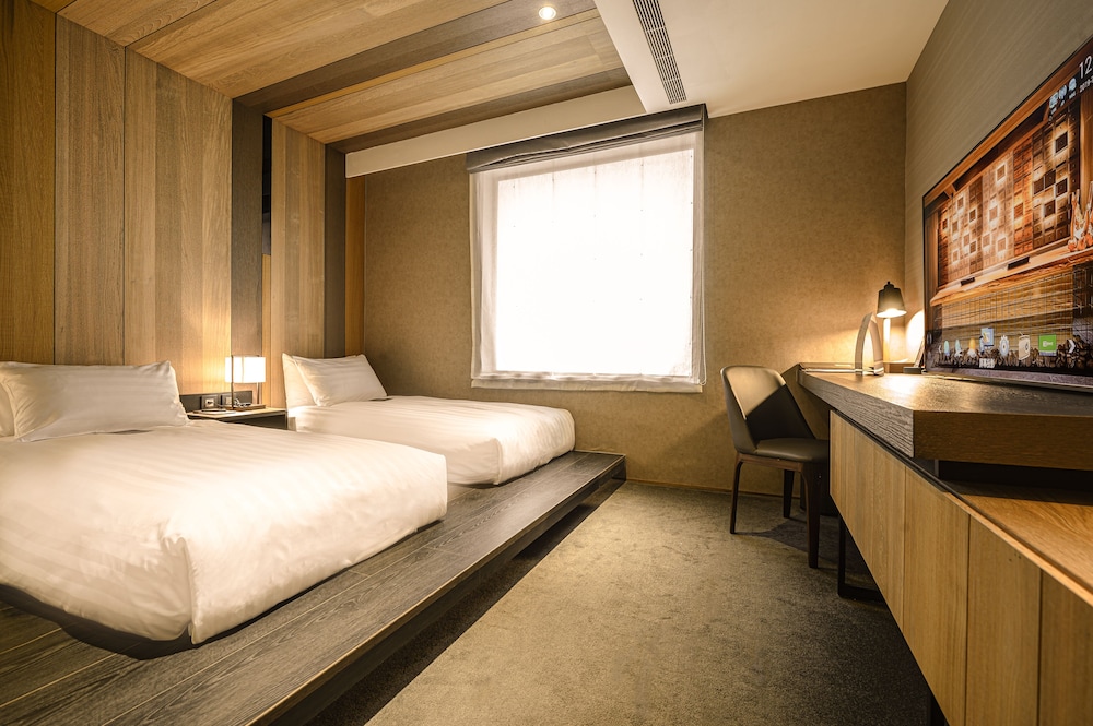 Hotel East 33/71