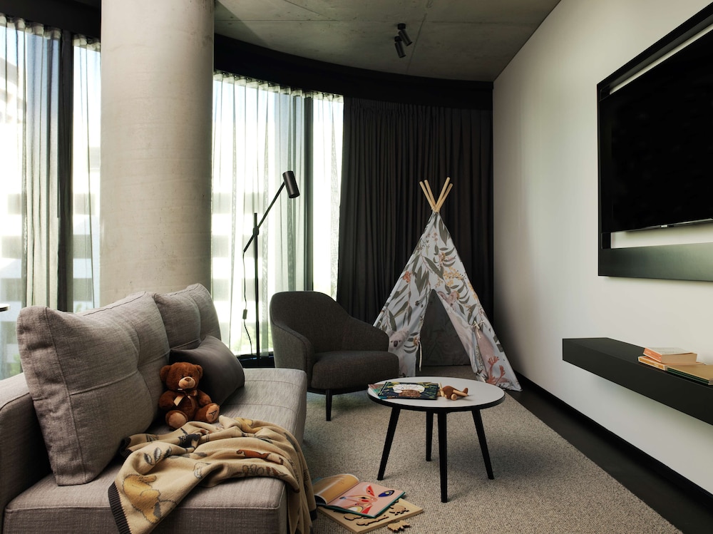 A by Adina Canberra 34/47