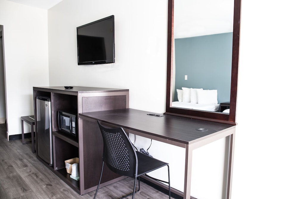 Crystal Inn Eatontown 33/41