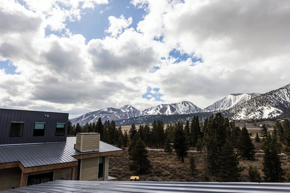 Mammoth Creek Inn 56/59