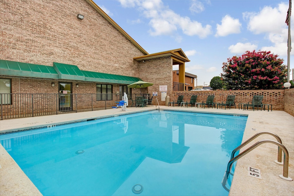 Days Inn By Wyndham Conover-Hickory 3/33