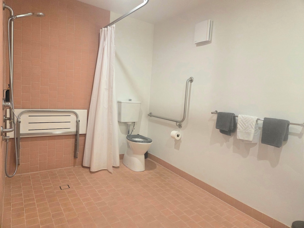 Palm, Collection, 1 Queen and 1 Single Bed, Accessible، TOP SPOT MOTEL 4/4