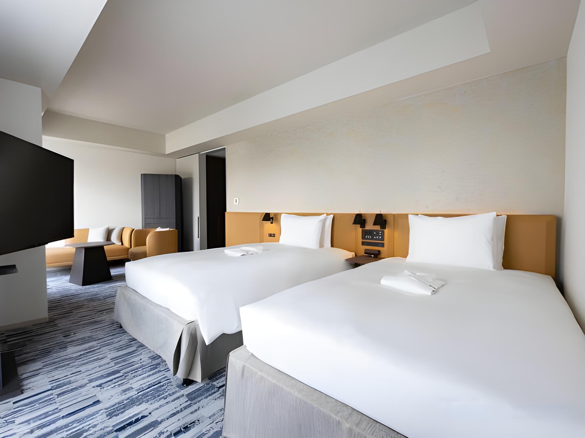 Classy, Twin Beds