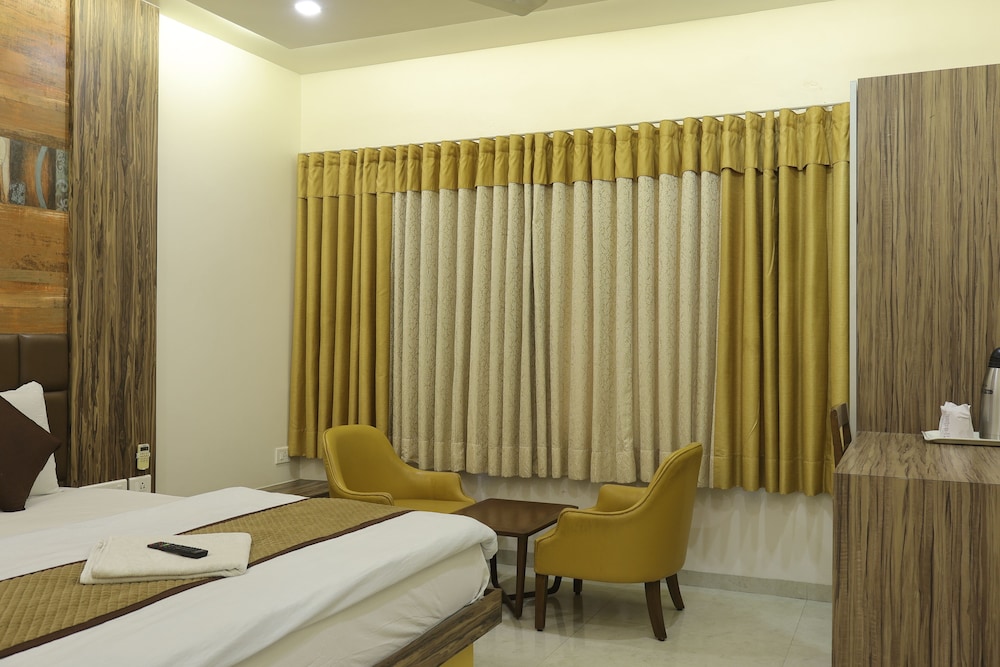 OYO Rooms Thaltej SG Highway 14/51