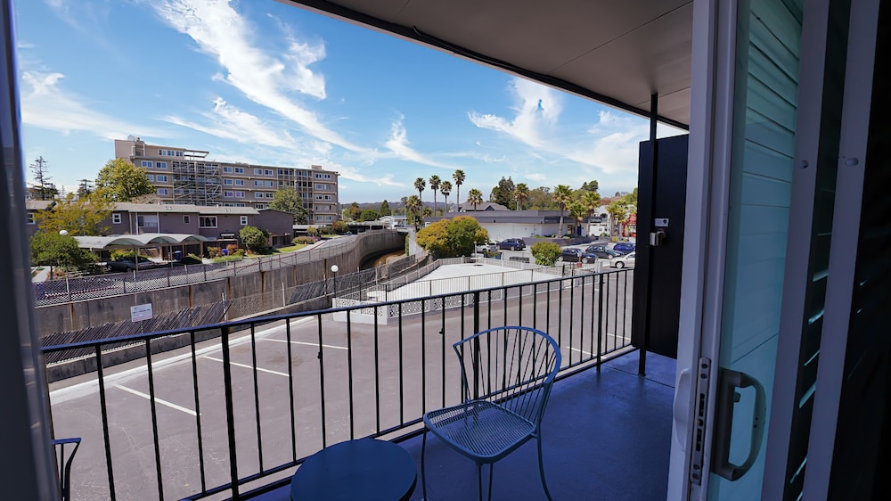 Seaside Inn & Suites 26/43