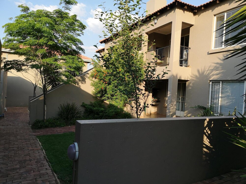 Airport Lodge Guest House 36/43