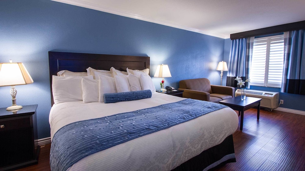 ROOM, KING BED
