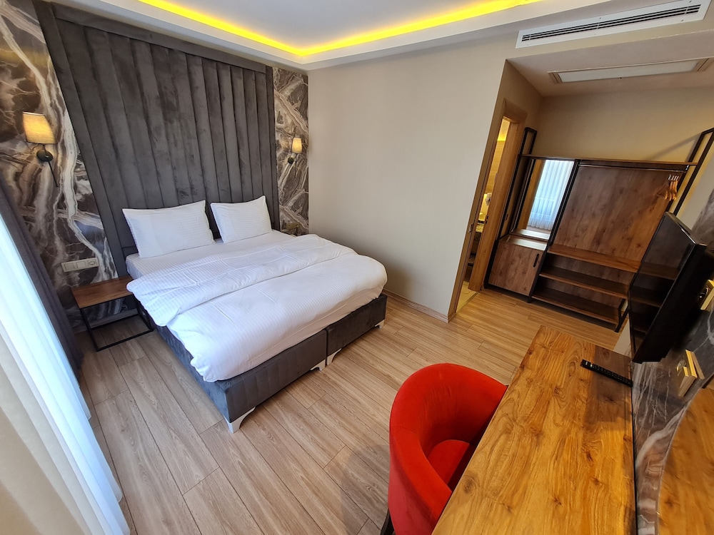 Air Boss Hotel 15/48