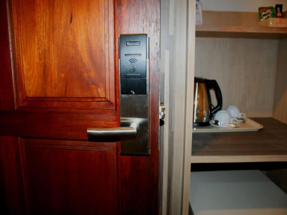 ALOHA HOTEL HAT YAI 28/66
