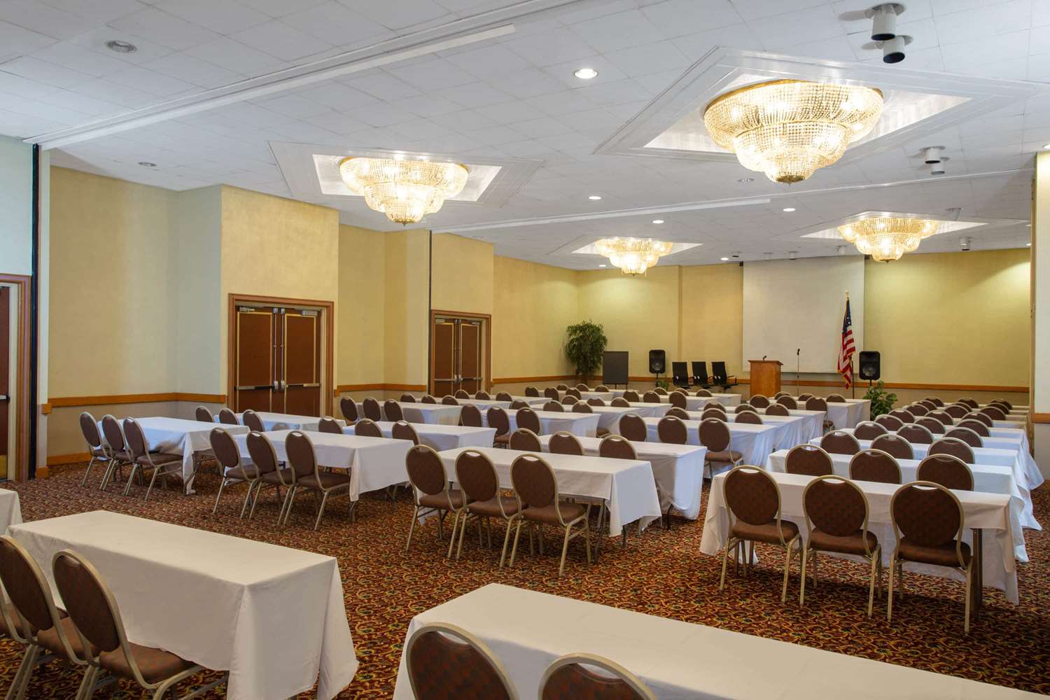 Days Inn Suites Tallahassee Conference Center I 10 Hotel 50/57
