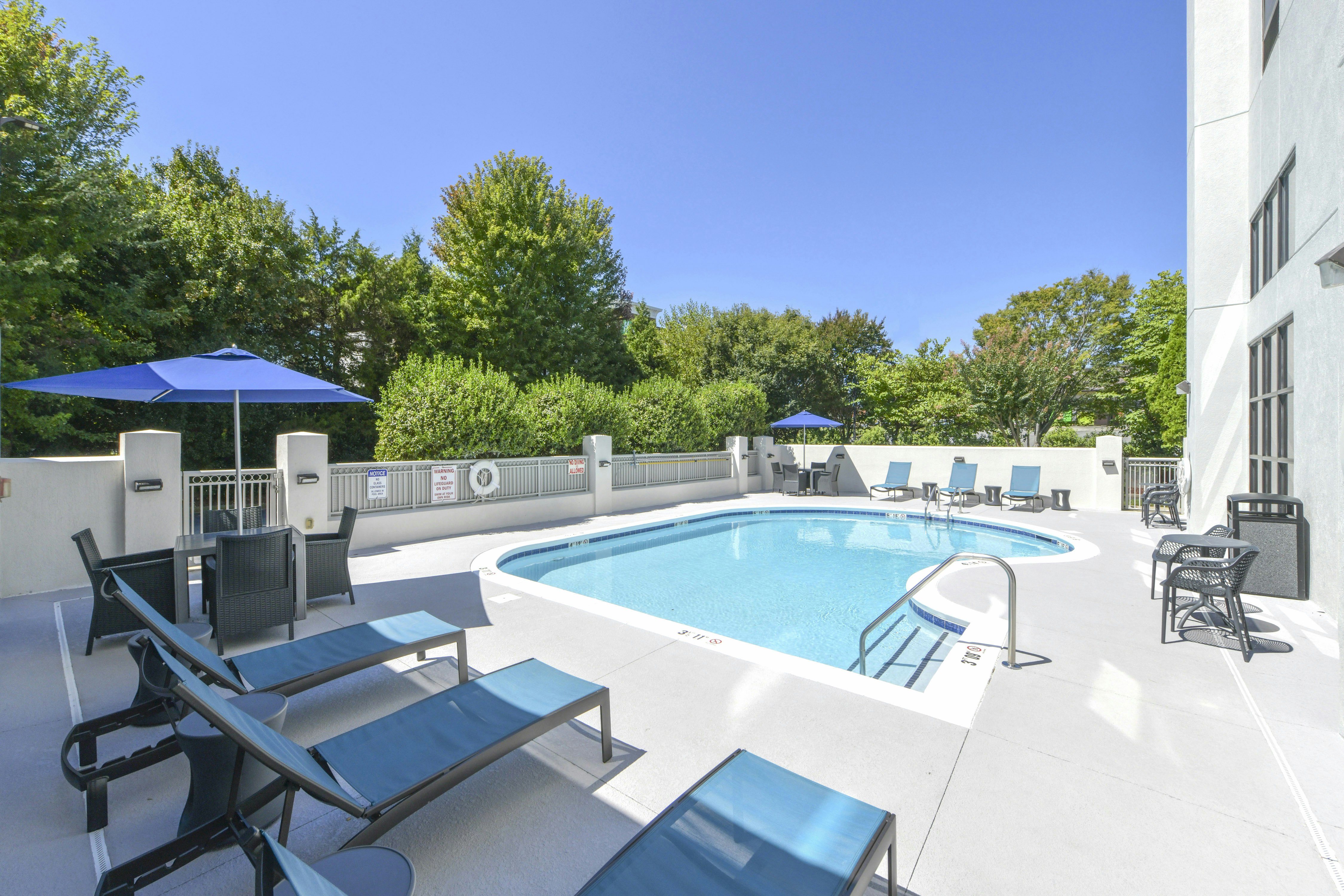 Hampton Inn & Suites Burlington NC 65/66