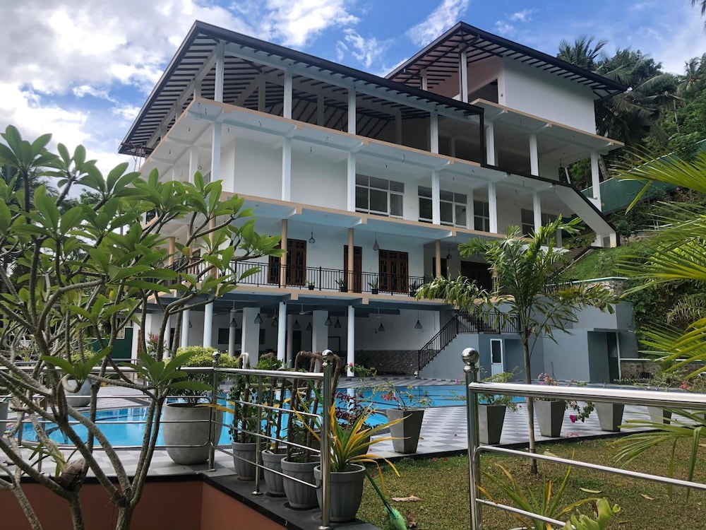 Coral Palm Villa And Apartment 2/50