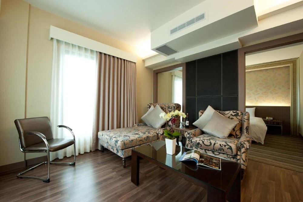 Lishiuan International Hotel 40/62