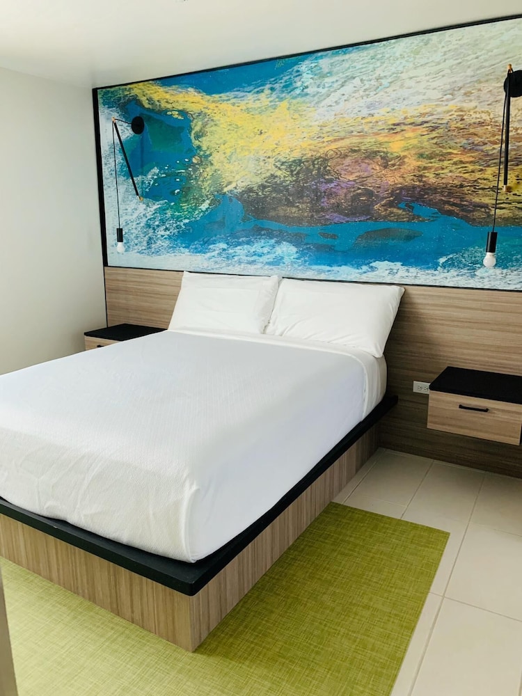 The Tryst Beachfront Hotel 14/50