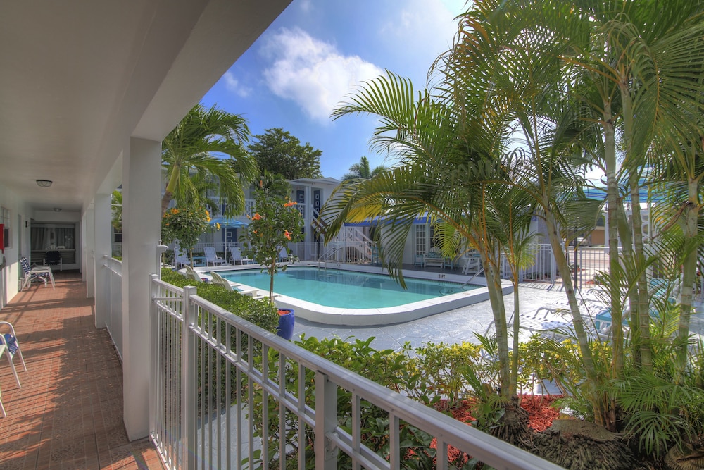 May Dee Suites 58/67