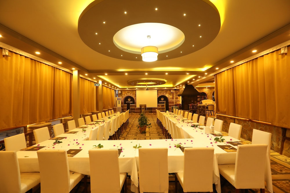Unluselek Hotel 24/44