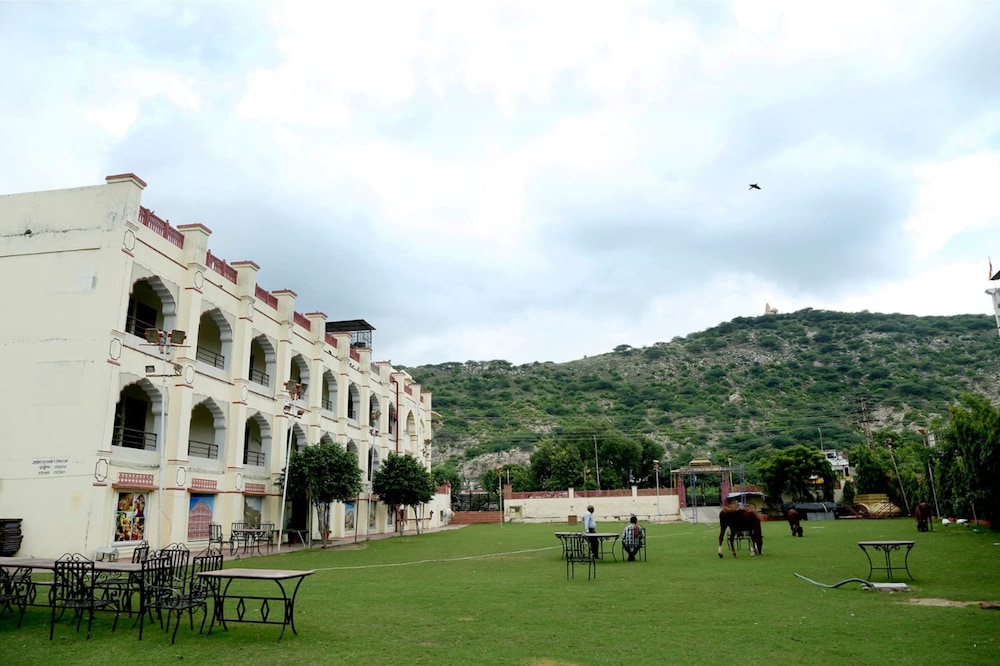 Hotel Roshan Haveli 22/29