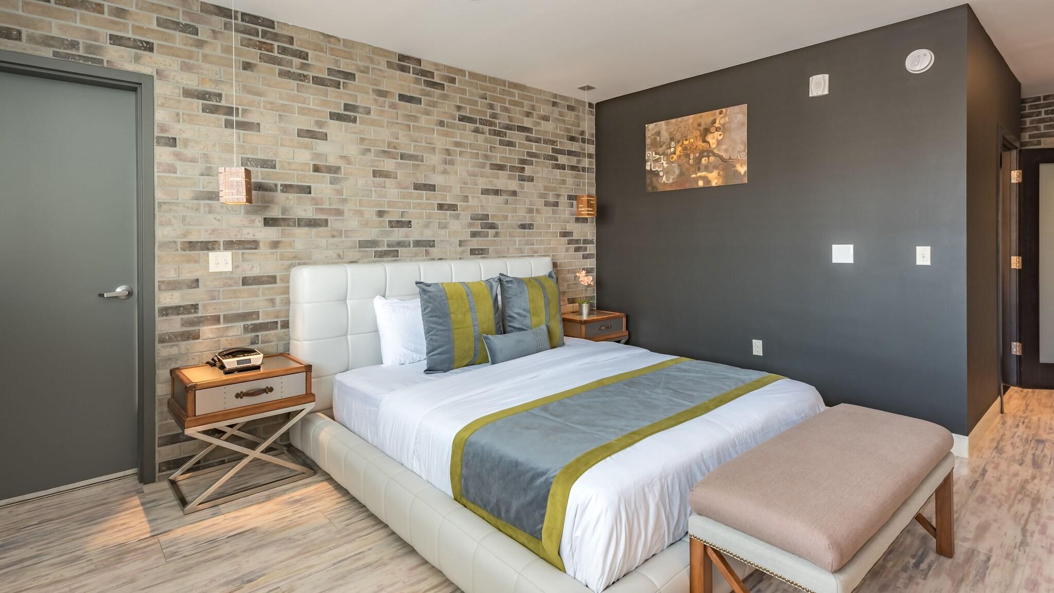 Deluxe, King Bed, Lexen Hotel-North Hollywood Near Universal 3/5