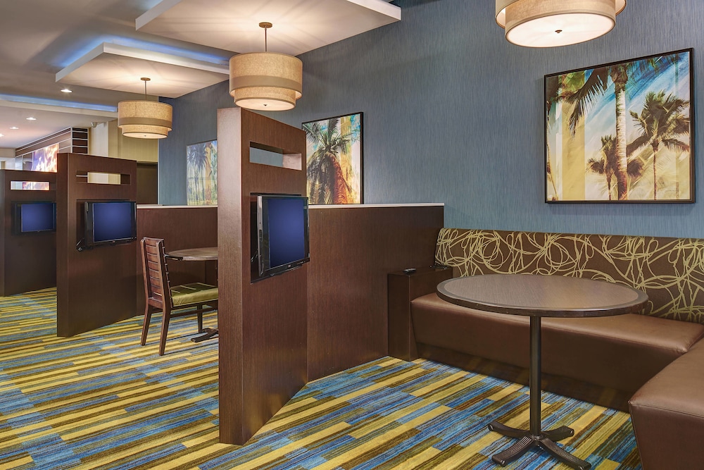 Fairfield Inn & Suites San Diego Carlsbad 8/40
