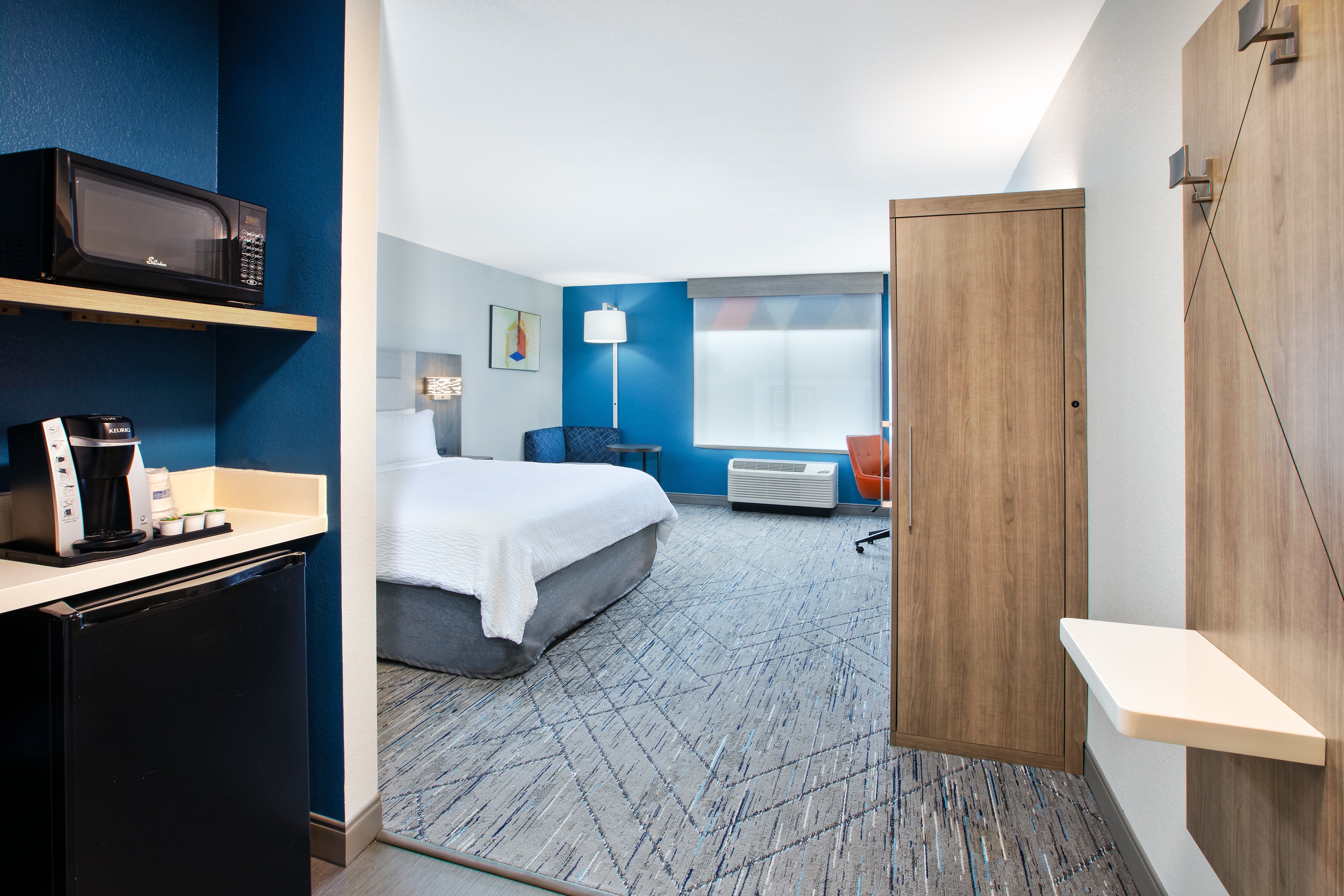Holiday Inn Express Hotel And Suites Buffalo 66/66