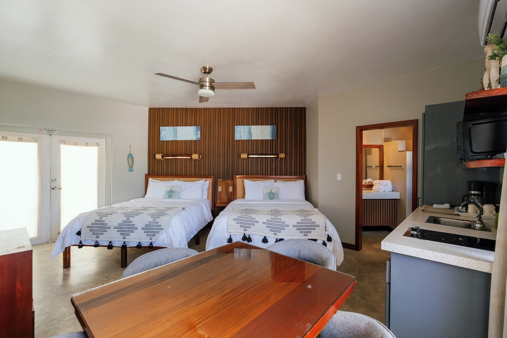 Junior Suite, 2 Queen Beds, Ocean View, Pool Deck