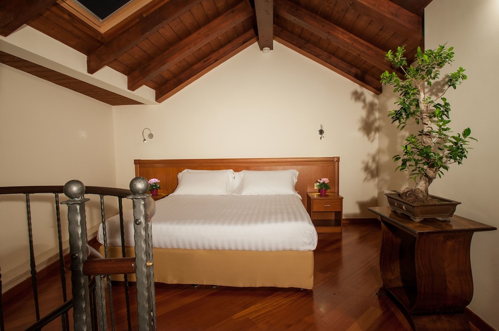 DUPLEX, SUITE, TERRACE