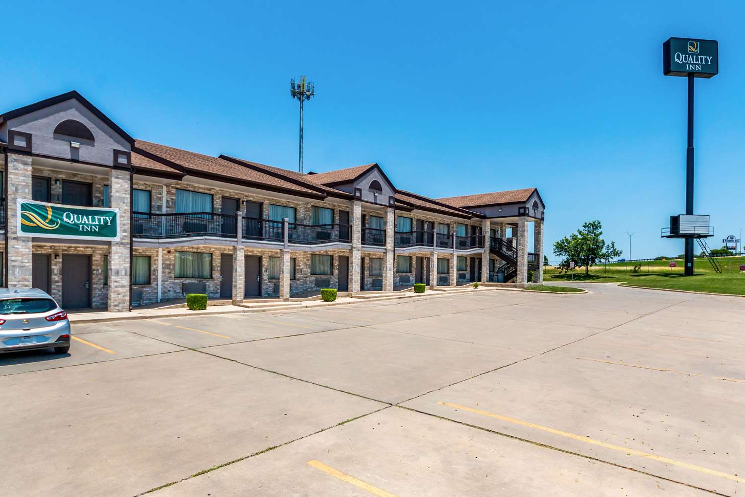 Quality Inn I-10 East near Frost Bank Center 36/42