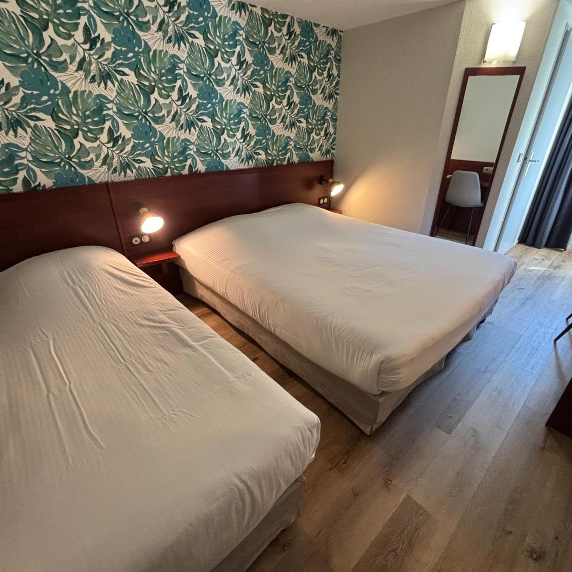 غرفة ثلاثية بسرير مزدوج وسرير فردي، KYRIAD BORDEAUX - LORMONT 5/10