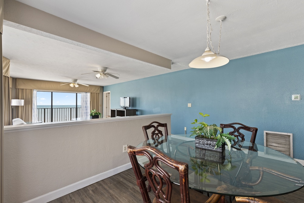 Ocean Crest Inn and Suites 13/51