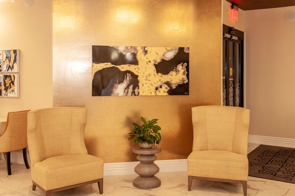 Hampton Inn & Suites Jackson Downtown-Coliseum 55/76